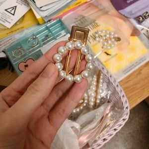 Pearl hair clip